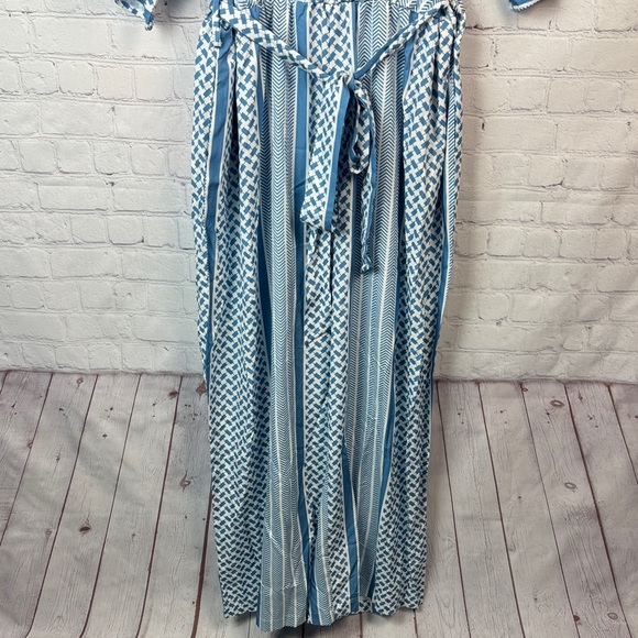 BloomChic Geometric Blue and White Jumpsuit Plus Size 3X - Picture 5 of 8